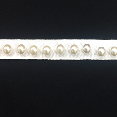 Kód: 39065 Gyöngy gombos szalag 10 mm